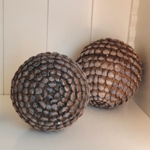 pomme pin bois poterie naturel 2L 300x300 - Accueil