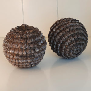 Pomme de pin sculptée imitation bois - Large