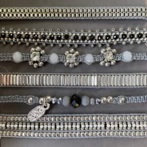 Bracelets macramés et perles (noir et gris argenté)