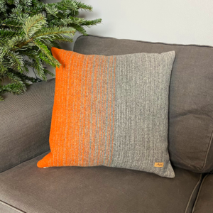 Coussin en laine dégradé gris et orange 50x50 cm